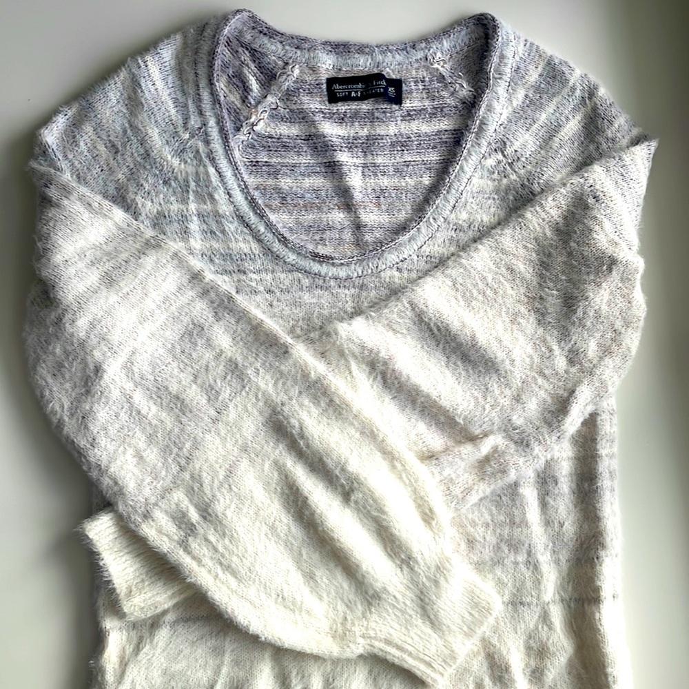 Abercrombie and Fitch, neutral, soft sweater, bubble sleeves, chenille, XS